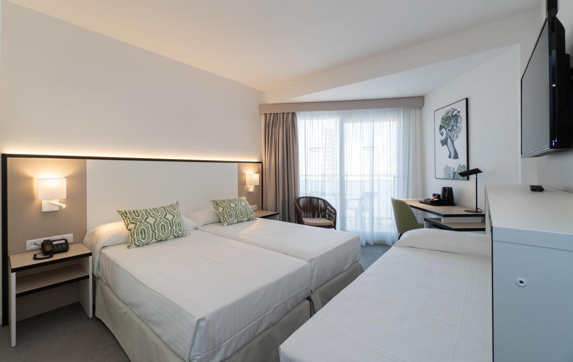 Habitación Doble con balcón (2 adultos + 1 niño) - 2 camas
